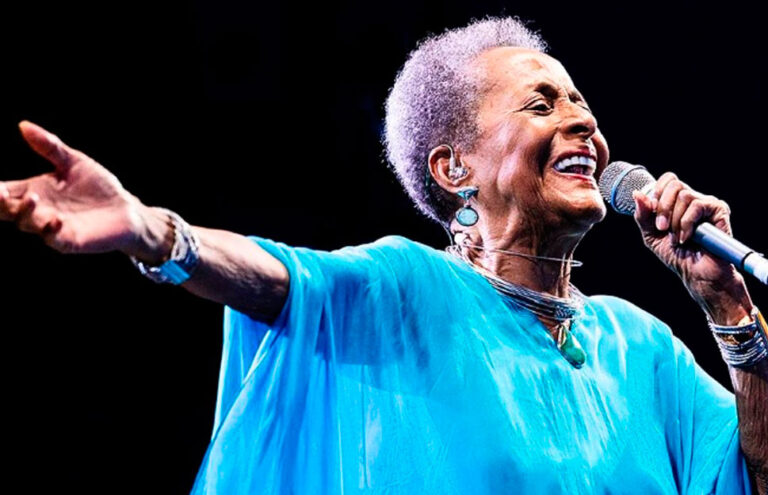 Susana Baca renueva su canto en el Teatro Plaza