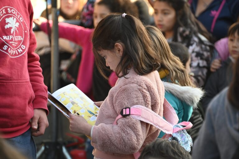 chanti-en-godoy-cruz-niña-lee-libro