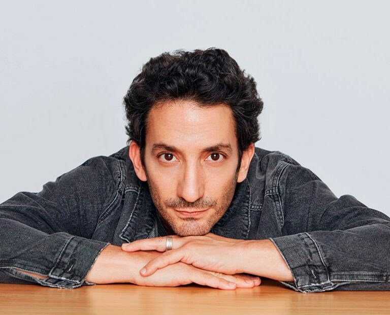 Juan-Minujín-2-web-772x624