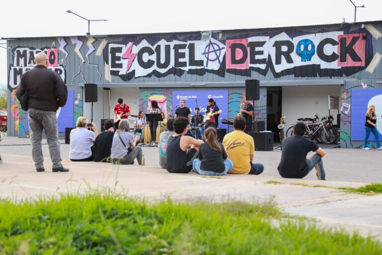 Recital-en-la-Escuela-de-Rock-1-scaled