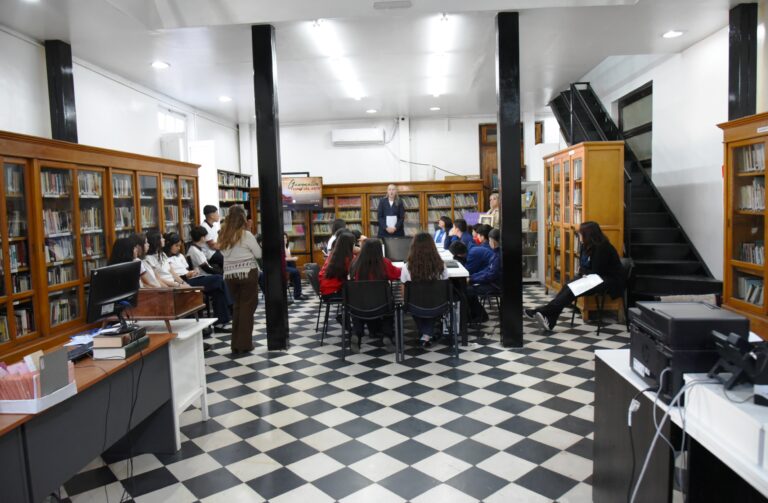 Visita Biblioteeca Almafuerte (1)