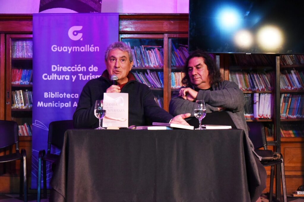 Presentacion-libro-Roberto-Mercado-5-1536x1024