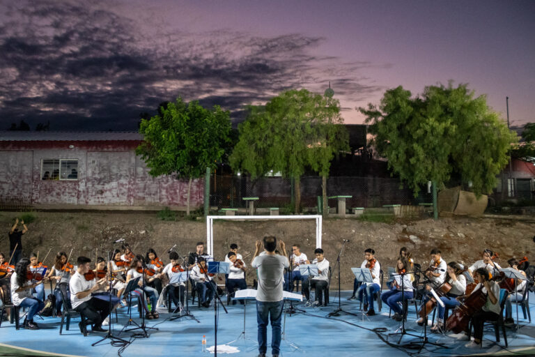Orquesta pequeños grandes músicos