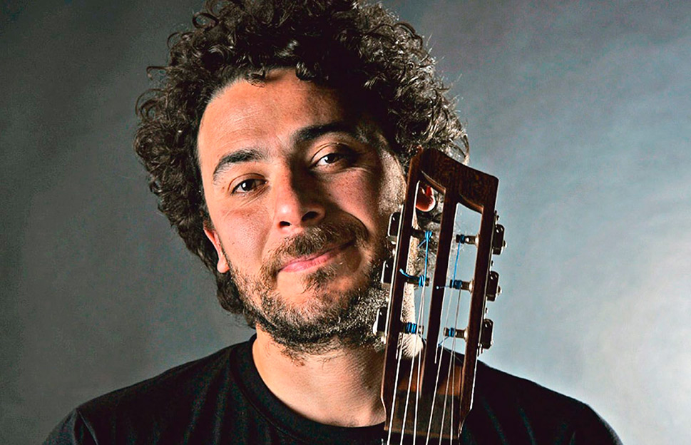 Lo nuevo de Raly Barrionuevo y sus clásicos se unen en el Teatro Plaza